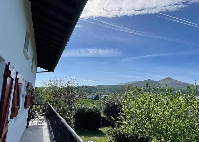 With Mountain View * Espelette