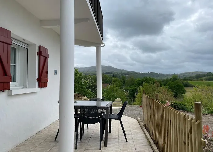 With Mountain View Apartament Espelette